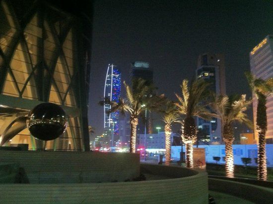 Al Hamra Tower & Mall